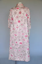 Load image into Gallery viewer, vintage 1960s silk embroidered coat XS/S/M
