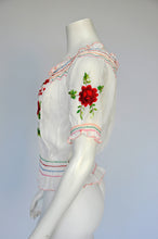 Load image into Gallery viewer, vintage 1930s floral embroidered Hungarian folk blouse
