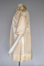 Load image into Gallery viewer, vintage 1950s champagne satin coat with pink lining S/M/L
