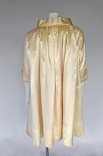 Load image into Gallery viewer, 1950s champagne satin coat with pink lining S/M/L
