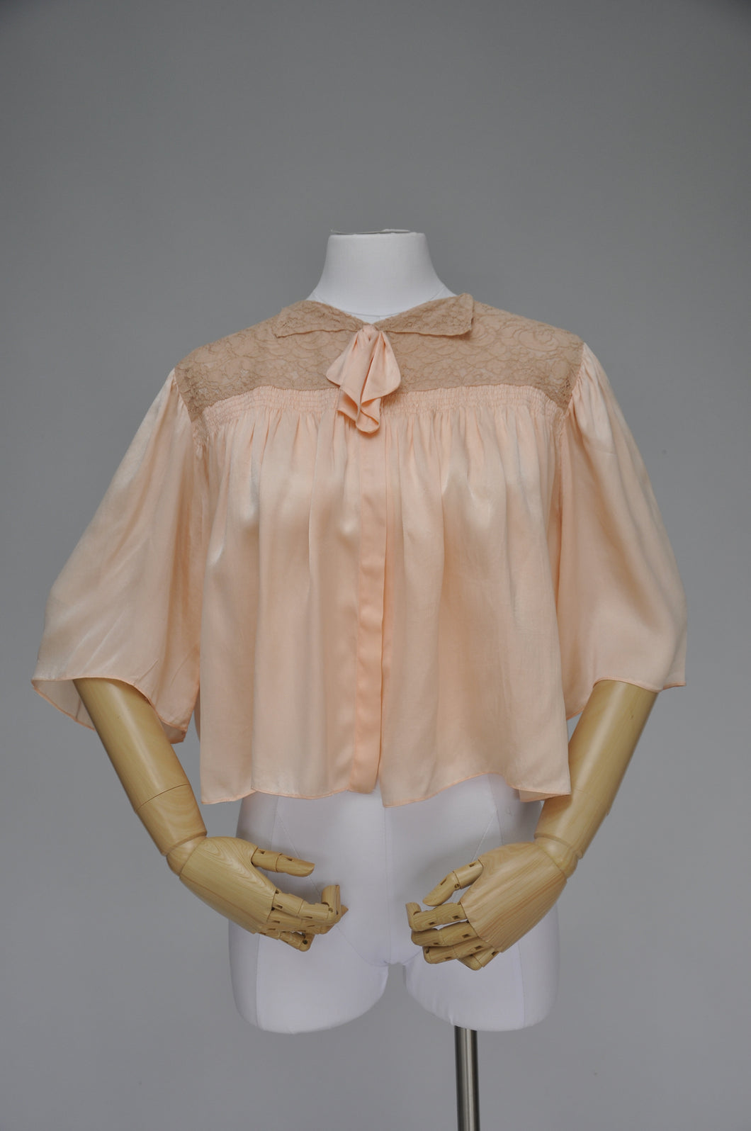 1930s peach silk and lace bed jacket XS-L