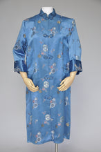 Load image into Gallery viewer, 1960s blue Chinese floral silk coat XS-M
