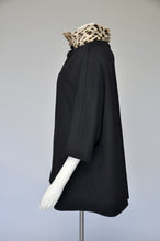 Load image into Gallery viewer, 1950s black coat with leopard print collar S/M/L
